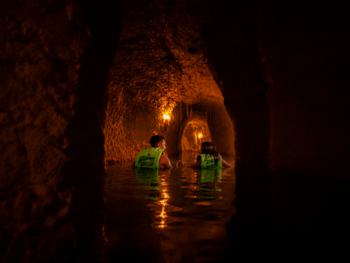 Couple Cave 2